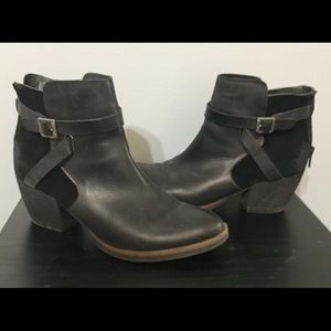 Women’s boots 6